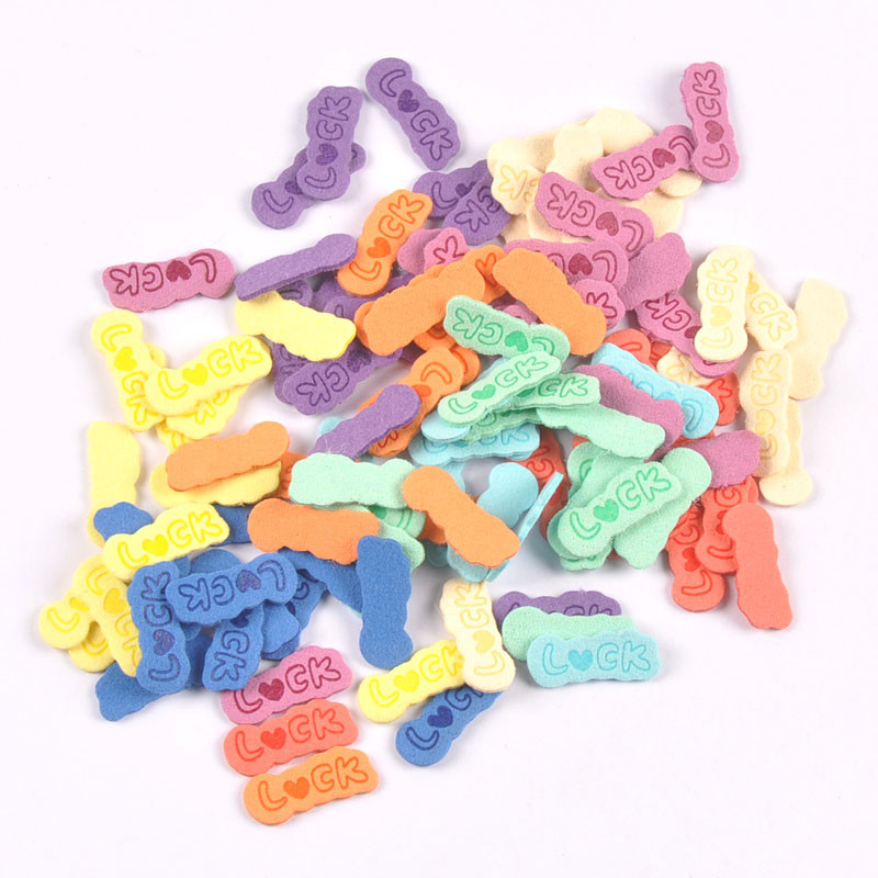 50kom 9 boja "Luck" Heart Pattern Embossing Kožne naljepnice Odjeća Ručno izrađeni DIY Dodaci za šivanje Torbe Oznake Potrepštine za odjeću