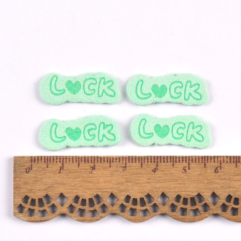 50kom 9 boja "Luck" Heart Pattern Embossing Kožne naljepnice Odjeća Ručno izrađeni DIY Dodaci za šivanje Torbe Oznake Potrepštine za odjeću