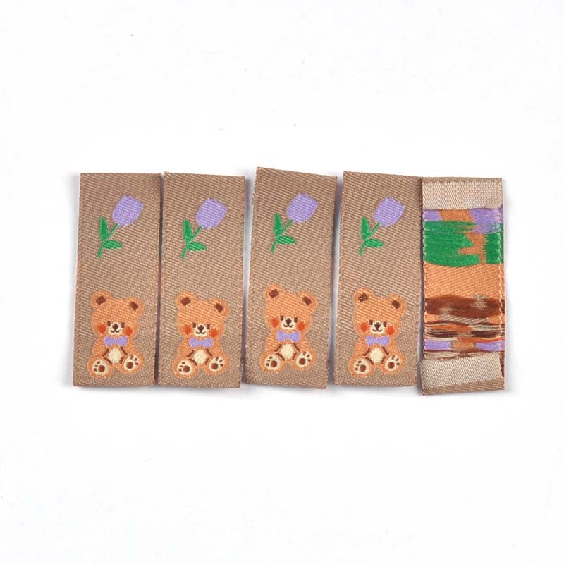 50 τμχ Χαριτωμένες καφέ ετικέτες που πλένονται για αξεσουάρ ραπτικής ρούχων DIY χειροτεχνίες Τσάντα ρούχωνΕτικέτα Χειροποίητα προμήθειες Handwork Decor C3577