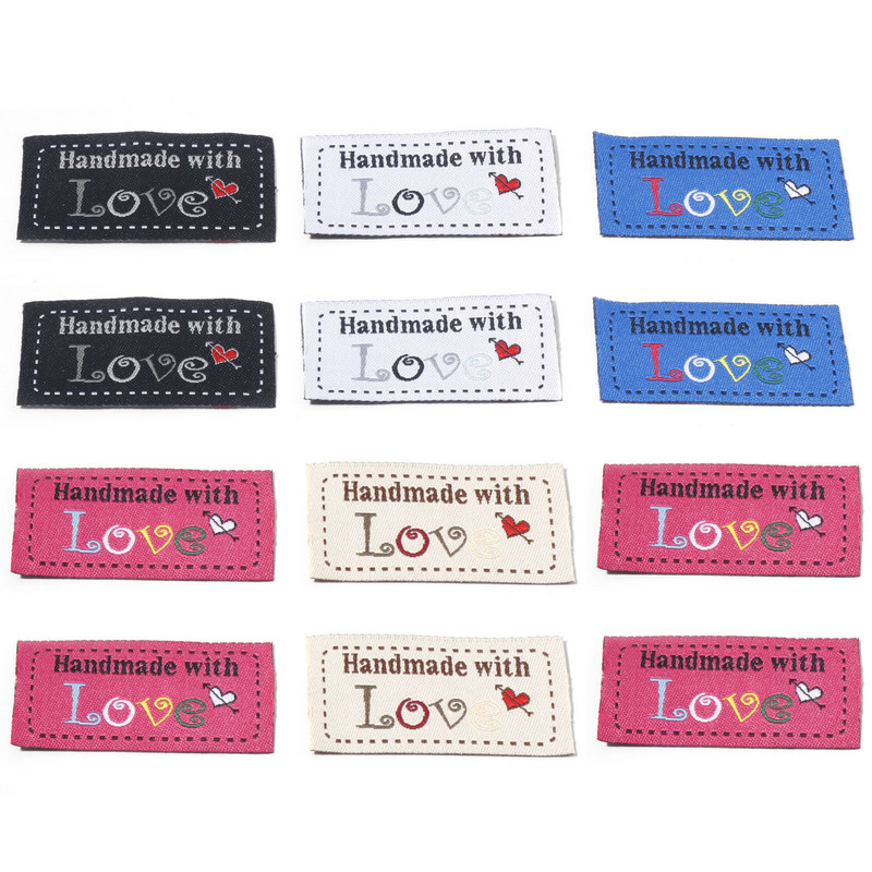 Etichetă din poliester lucrată manual pentru îmbrăcăminte dreptunghi model inimă multicoloră „Făcută manual cu dragoste” etichetă pentru îmbrăcăminte pentru pălărie, cusut cu bricolaj