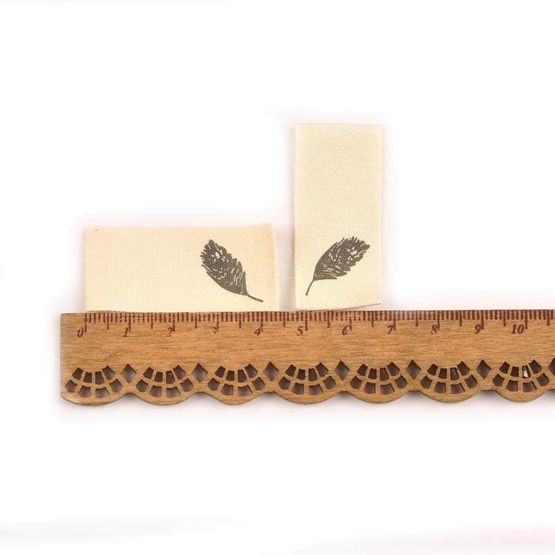 50db Bézs nyomtatott pamutszövet szőtt betűs címkék varráshoz ruhacímkék kézzel készített címkék ruhák barkács kézműves kiegészítők keveréke