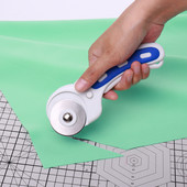 Cutter rotativ KW-triO Mașină de tăiat 3 în 1 cu 3 bucăți lame de schimb de 45 mm Mâner ergonomic din cauciuc Cutter rulant Blocare de siguranță