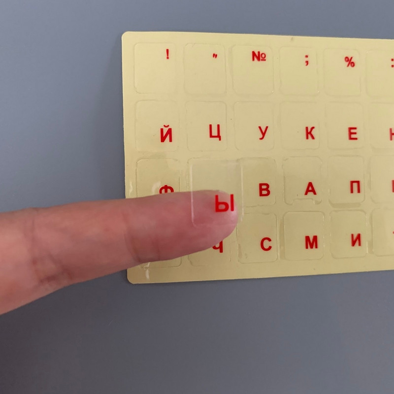 Krievu tastatūras uzlīmes Caurspīdīgas pastas etiķetes Spēcīgas viskozitātes tastatūras vāka alfabēta izkārtojums ar pogu burtiem ūdensizturīgs