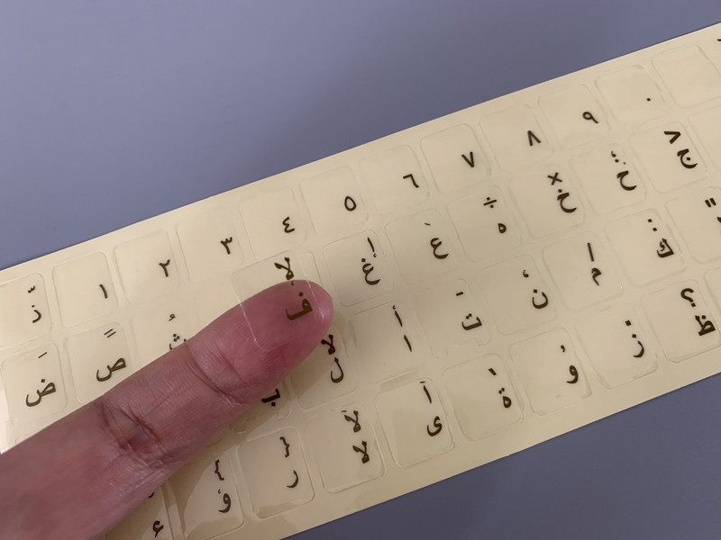 Ekologiški plastikiniai balto aukso raudoni arabiškų raidžių klaviatūros lipdukai skaidriame fone