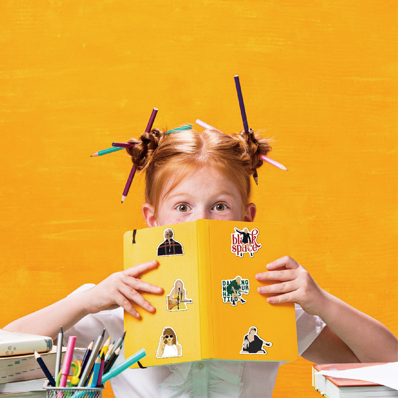 Swift Taylor uzlīmes no 100 vinila Swift sieviešu popdziedātājas klēpjdatora uzlīmes klēpjdatoriem datoriem, hidrokolbām, tālruņa ceļojumu futrāļiem