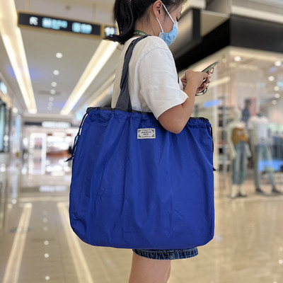 Közepes húzózsinóros táska újrafelhasználható, környezetbarát hordtáska, összecsukható bevásárlótáska utazó válltáska női tárolótáska