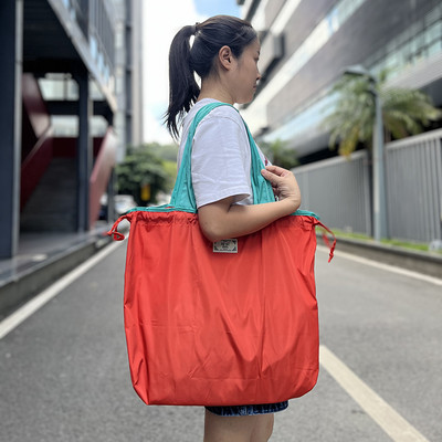 Közepes húzózsinóros táska újrafelhasználható, környezetbarát hordtáska, összecsukható bevásárlótáska utazó válltáska női tárolótáska