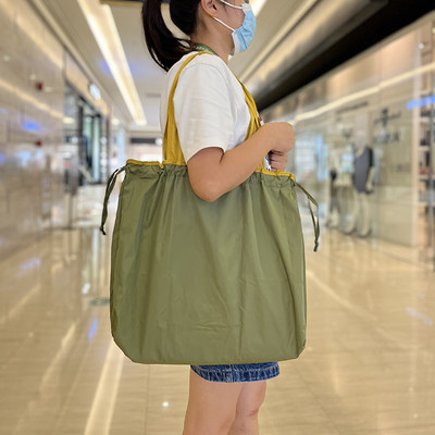 Közepes húzózsinóros táska újrafelhasználható, környezetbarát hordtáska, összecsukható bevásárlótáska utazó válltáska női tárolótáska