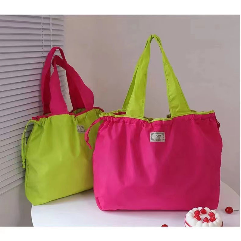 Közepes húzózsinóros táska újrafelhasználható, környezetbarát hordtáska, összecsukható bevásárlótáska utazó válltáska női tárolótáska