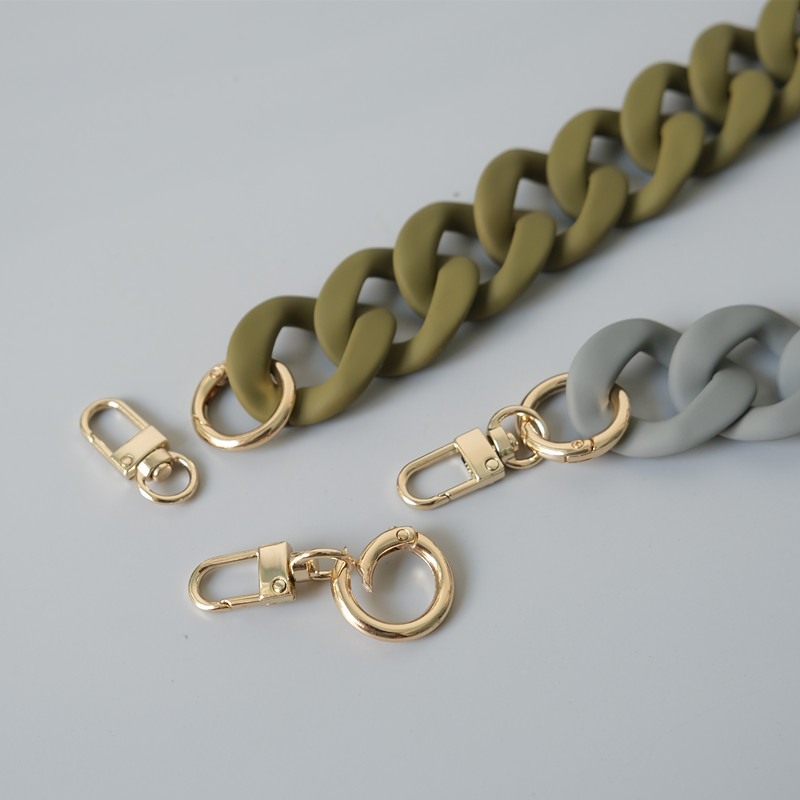 Nova modna ženska torbica Lanac za dodatke Mat Kakhi Sivo Narančasta Smola Lanac Matirani remen Ženska spojka Lanac torbice na rame