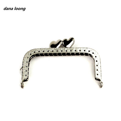 1 τεμάχιο 8,5 εκ. Αντίκα μπρούτζο ή ασημί τετράγωνο ανάγλυφο μεταλλικό πλαίσιο τσαντάκι Love Heart Kiss κούμπωμα για αξεσουάρ τσάντας