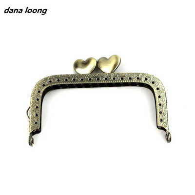 1 τεμάχιο 8,5 εκ. Αντίκα μπρούτζο ή ασημί τετράγωνο ανάγλυφο μεταλλικό πλαίσιο τσαντάκι Love Heart Kiss κούμπωμα για αξεσουάρ τσάντας