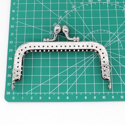 LIONSEN „pasidaryk pats“ senovinė bronzinė gėlių galvutė, metalinė piniginės rėmas, rankena, bučinio užsegimo užraktas, skirtas krepšio siuvimui, amatų siuvimo reikmenys