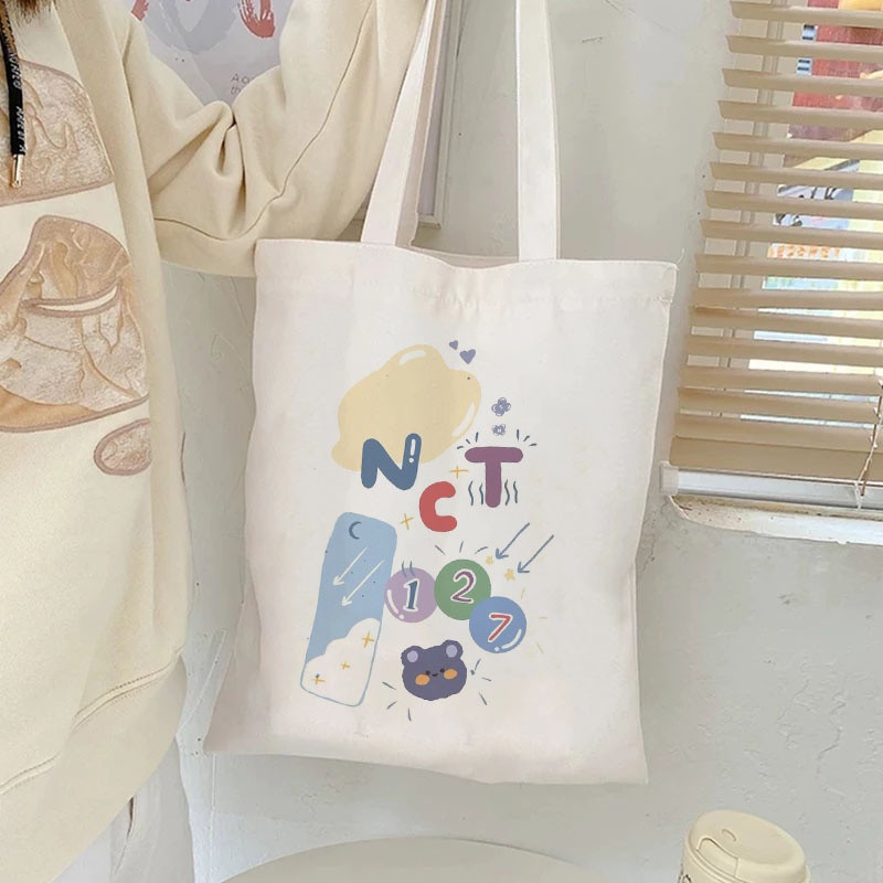 Új Harajuku Canvas Tote Bag Kpop Group Shopper válltáskák Tuisyen Sekolah Tandíjtáska Női kézitáskák Bolso Lona