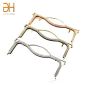 27CM, dreptunghi, concav, relief cu mâner, cadru pentru geanta de ambreiaj. Închidere metalică mare de sărut pentru accesorii de coasere a sacului