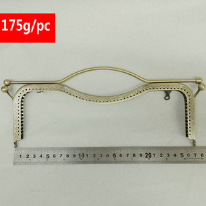 27 cm 20,5 cm Metalinės piniginės rėmas Rankena Bučinys Lūpos Užsegimo užraktas sankabai Rankų darbo rankinės Aparatūra Antikvariniai bronziniai krepšio priedai