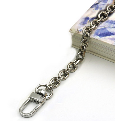 7,5 mm-es arany, pisztolyfekete, ezüst helyettesítő pénztárca lánc vállpánt, kis kézitáska, kuplungtáskák, barkács láncok.