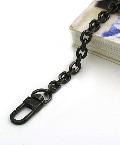 7,5 mm-es arany, pisztolyfekete, ezüst helyettesítő pénztárca lánc vállpánt, kis kézitáska, kuplungtáskák, barkács láncok.