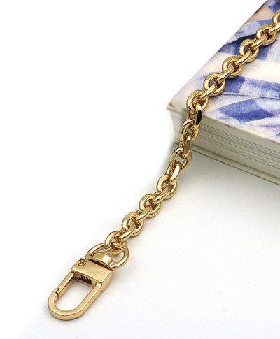 7,5 mm-es arany, pisztolyfekete, ezüst helyettesítő pénztárca lánc vállpánt, kis kézitáska, kuplungtáskák, barkács láncok.