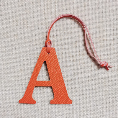 Ādas angļu burti Charm A Character Bag Kulons