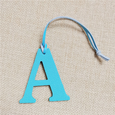 Ādas angļu burti Charm A Character Bag Kulons