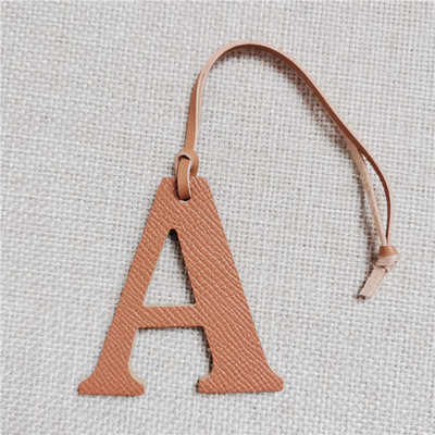 Ādas angļu burti Charm A Character Bag Kulons