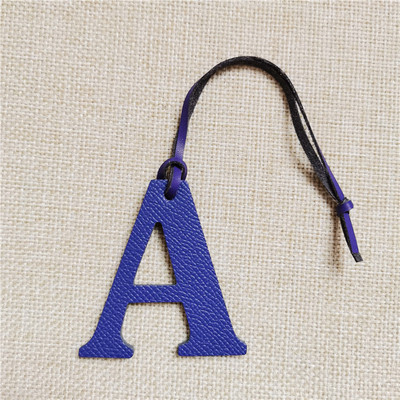 Ādas angļu burti Charm A Character Bag Kulons