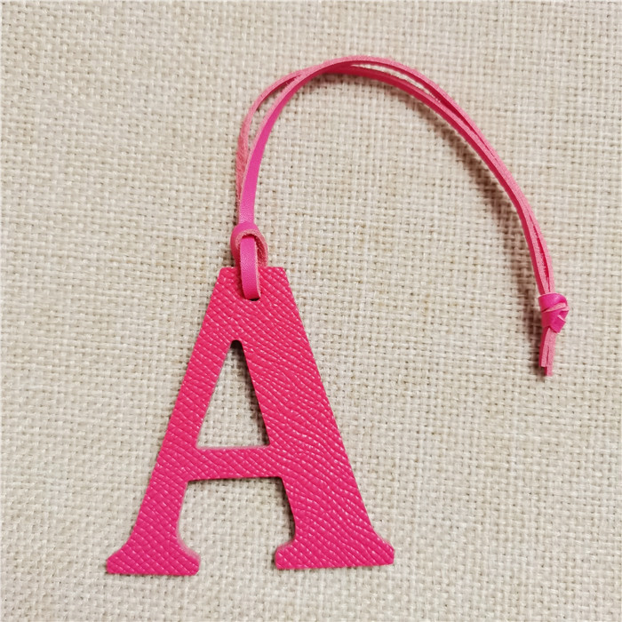 Ādas angļu burti Charm A Character Bag Kulons