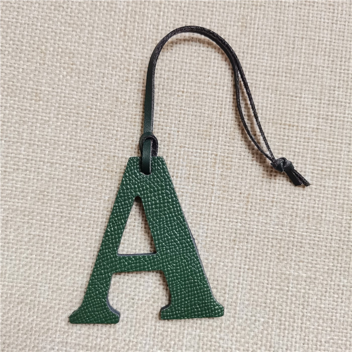 Ādas angļu burti Charm A Character Bag Kulons