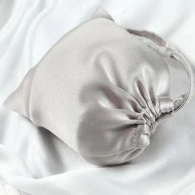 12x15cm Luksuslik siidist satiinist pingutusnööriga kott tuttidega Juuksekimbud Parukad Meigipakendikotid Ehete Pakendamine Kingitus