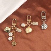 2 db táska medál Kreatív aranyos gyöngy félarcú ötvözet kulcstartó Divat autós kulcstartó kulcstartó medál táska bűbáj ékszer kiegészítők
