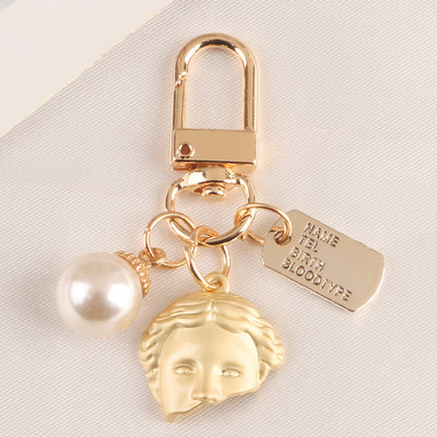 2 db táska medál Kreatív aranyos gyöngy félarcú ötvözet kulcstartó Divat autós kulcstartó kulcstartó medál táska bűbáj ékszer kiegészítők