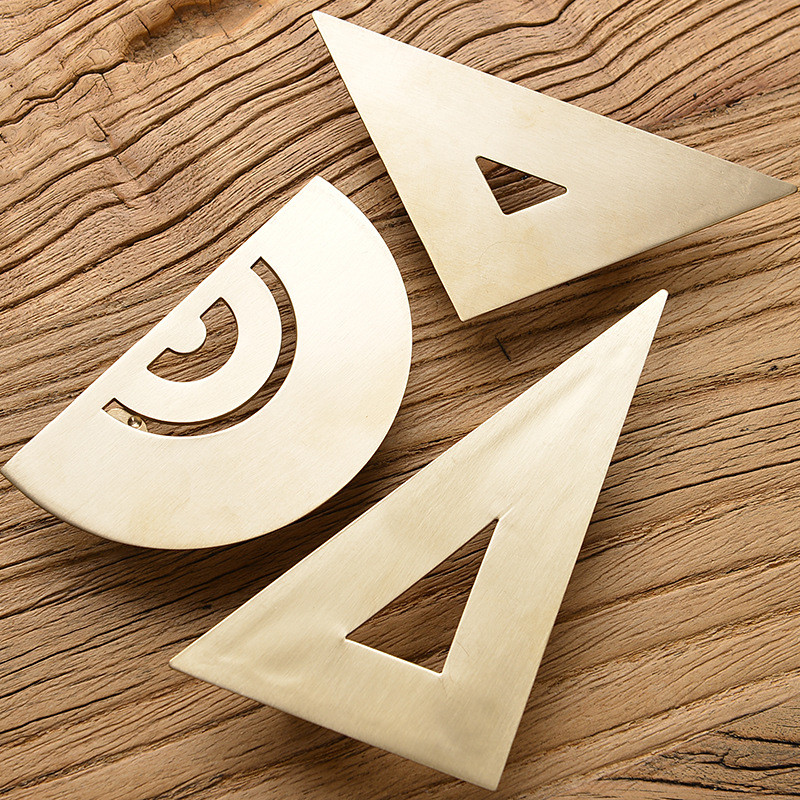 Staro mesingano geometrijsko ravnalo Zlatno retro polukružno ravnalo Trokutno ravnalo Kutomjer Poklon set za školu Mjerni alati