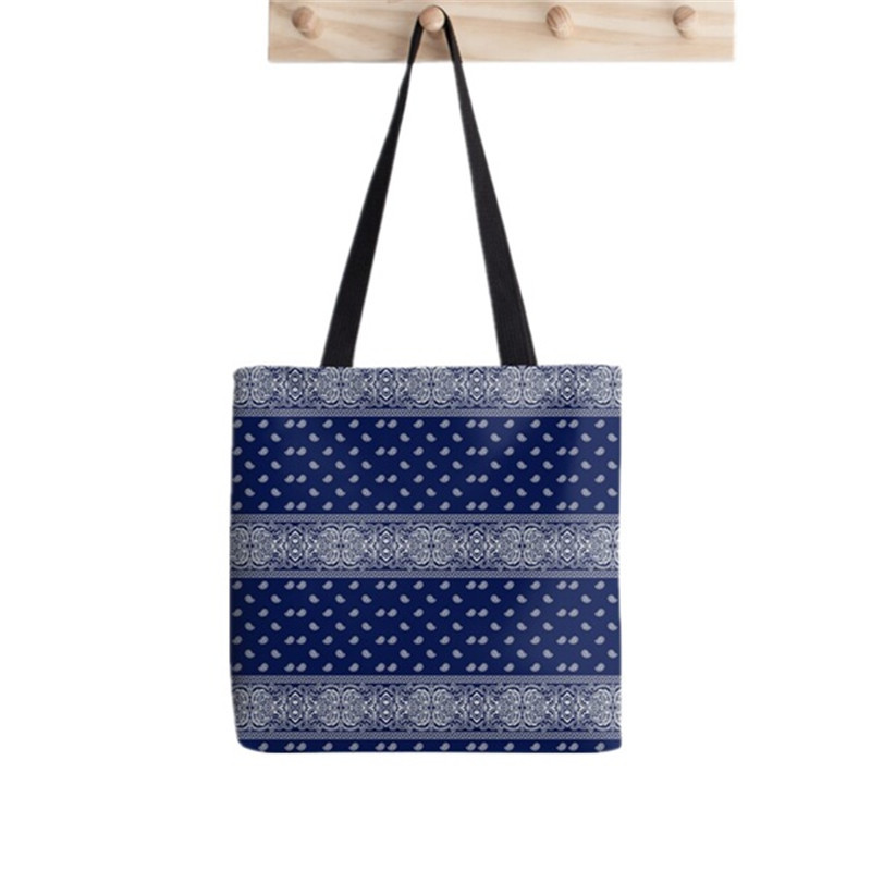 2021 m. pirkėjo bandana juodų gėlių spausdinimo krepšys, moteriškas Harajuku pirkėjo rankinė, mergina ant pečių.