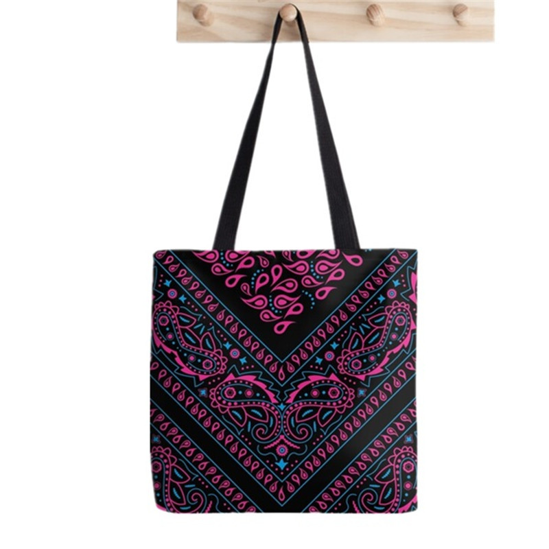 2021 m. pirkėjo bandana juodų gėlių spausdinimo krepšys, moteriškas Harajuku pirkėjo rankinė, mergina ant pečių.