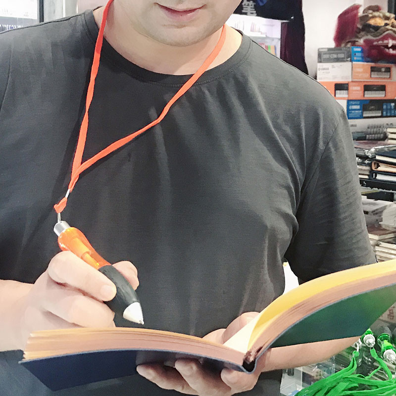 Kemijska olovka od 1,0 mm s uzicom za uže plavom tintom Oglašavanje izložbe s potpisom Kemijska olovka Uredska škola Pisaći pribor Drška