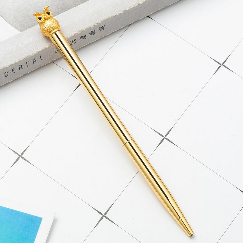 1 gab. Radošs metāls, jauka pūces forma, reklāma, lodīšu pildspalvas Skolas piederumi biroja piederumi, lodīšu pildspalvas, 4 krāsu dāvanas