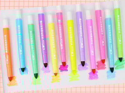 Lijepe kreativne tiskanice, čvrsti fluorescentni potezi usredotočeni su na fluorescentne markere, olovka u boji učenici, boja slatkiša, mala, svježa