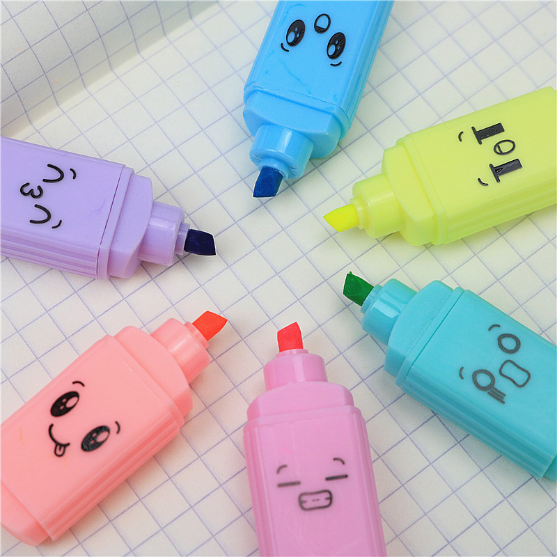 Χαριτωμένο πρόσωπο επισήμανσης 6 χρωμάτων Τυπική λοξή μύτη Ο μαθητής σημειώνει κλειδί μαρκαδόρου Παιδικό σχέδιο με χρωματιστά στυλό