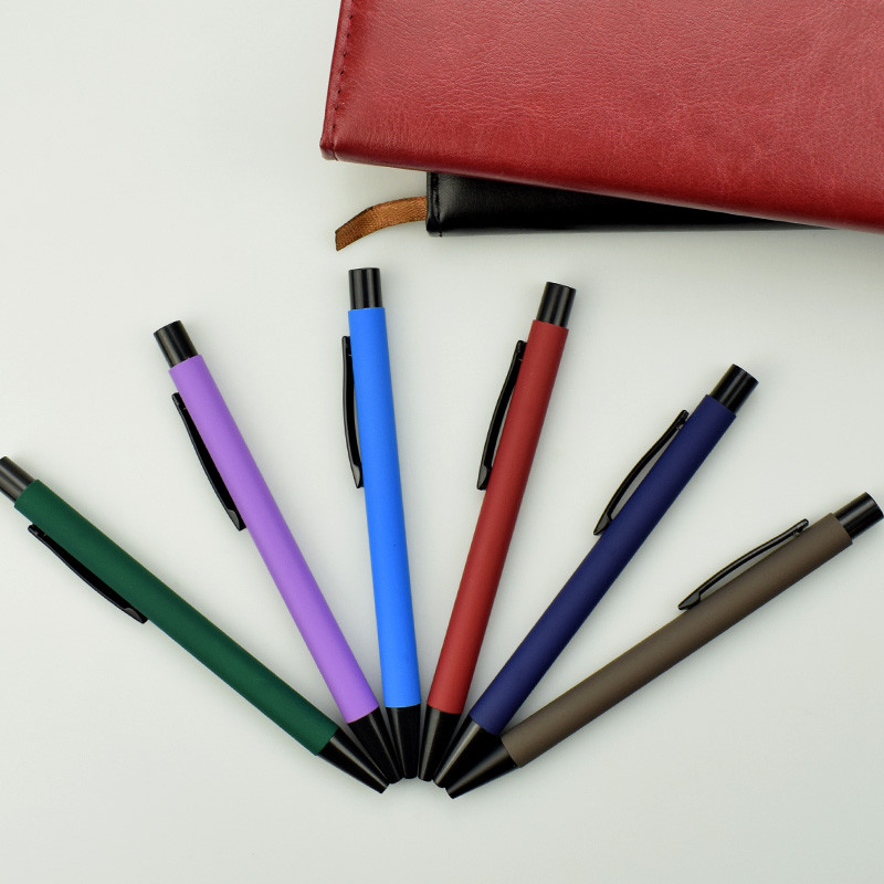 Натиснете алуминиевия прът Химикалка с метален спрей, за да персонализирате логото Бизнес Реклама Училищен офис Канцеларски материали за студенти