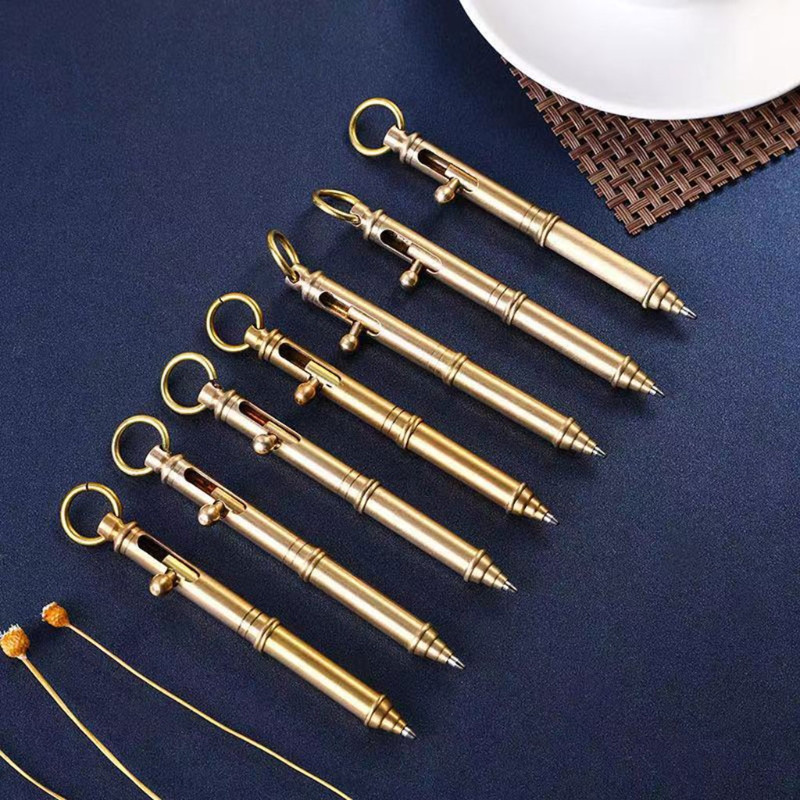 Géppuska alakú sárgaréz toll pisztolycsavar stílus akasztógyűrűvel kreatív retro sárgaréz toll irodai ajándék tollhoz