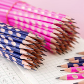 5 ks/sada Groove Pen HB Pencil Correct Grip Position Deti Základná škola Študent Trojuholníková tyč Pen pre začiatočníkov