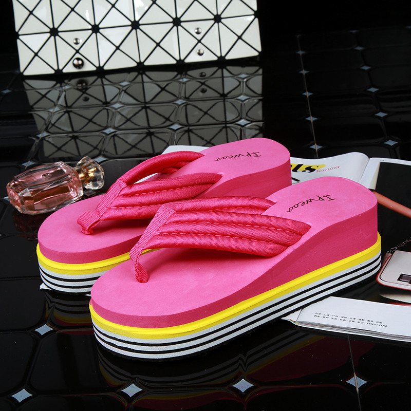 καλοκαιρινές σαγιονάρες γυναικείες 2020 Παντόφλες παραλίας μόδας και χοντρή άμμος Παντόφλες για εξωτερικούς χώρους Πλατφόρμα με σφήνες καραμέλα