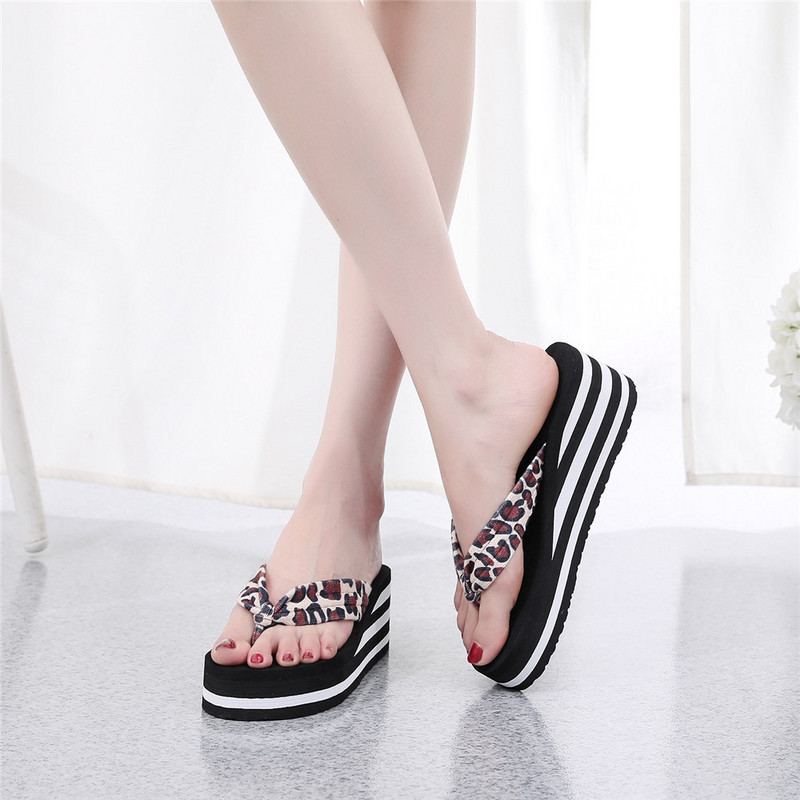 Καλοκαιρινά γυναικείες γόβες με σφήνα πέδιλα με κλιπ, καθημερινά εξωτερικά ρούχα Παντόφλες οίκου μόδας με παγωμένα ψηλοτάκουνα σαγιονάρες με χοντρή σόλα