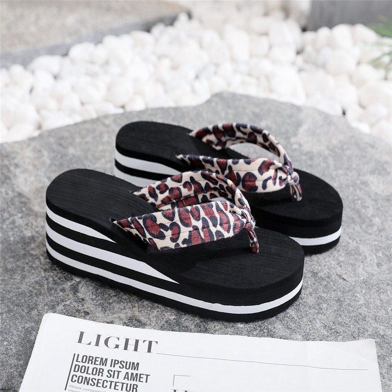 Καλοκαιρινά γυναικείες γόβες με σφήνα πέδιλα με κλιπ, καθημερινά εξωτερικά ρούχα Παντόφλες οίκου μόδας με παγωμένα ψηλοτάκουνα σαγιονάρες με χοντρή σόλα