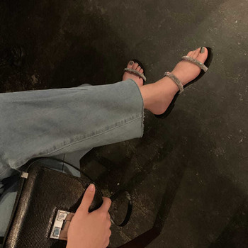 Чехли с пайети Дамски летни сандали 2022 г. Модни лъскави семпли чехли Джапанки Плажни диамантени плоски обувки Външни сандали
