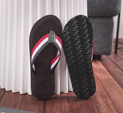 Férfi nyári papucs nagy méretű, csúszásmentes, lapos strandpapucs Férfi cipők Könnyű, légáteresztő otthoni papucscipők férfiaknak Zapatos