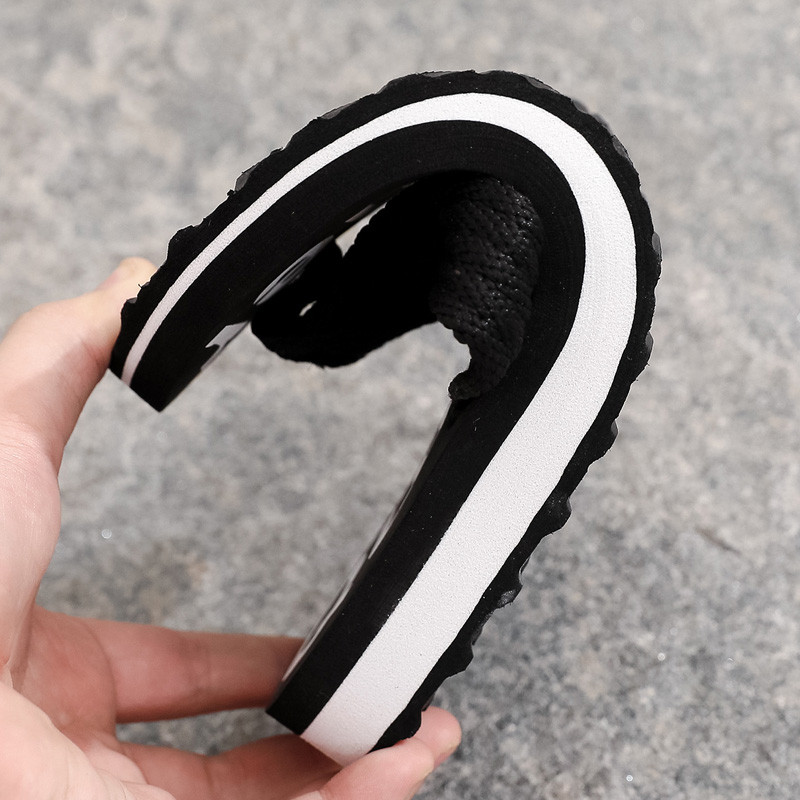 Naujos vasaros vyriškos šlepetės neslystančios paplūdimio basutės vyriškos raidės grūdėtos lauko mados paplūdimio batai vyriškos šlepetės patalpose vonios šlepetės