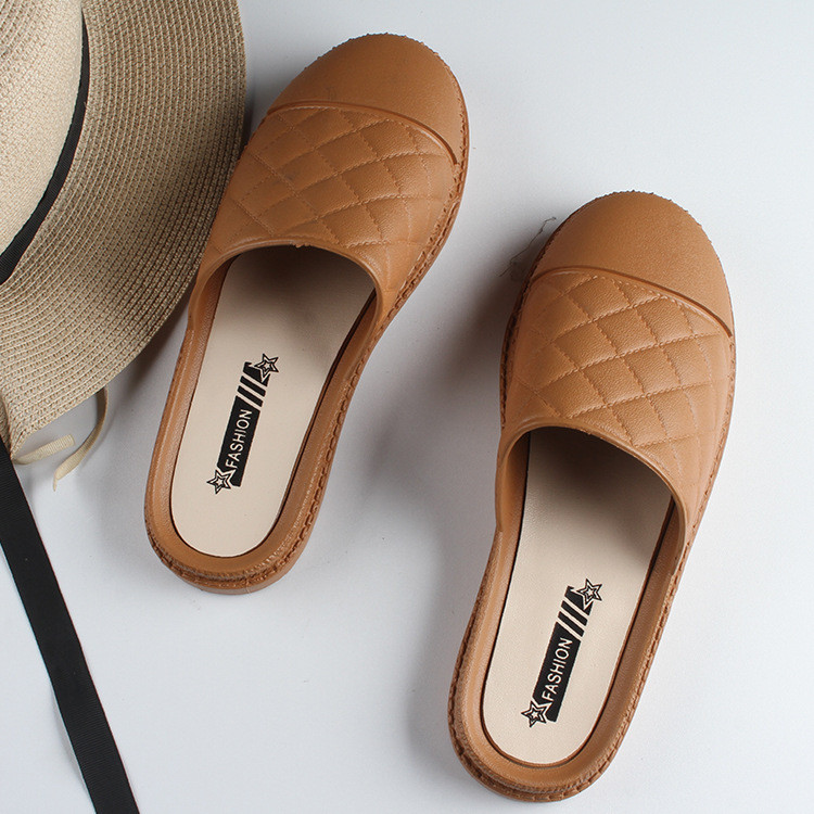 Vasaros moteriškos šlepetės 2023 m. Naujos vientisos spalvos PVC minkštu padu madingi sandalai, moteriški laisvalaikio plokščios neslystančios Baotou paplūdimio šlepetės