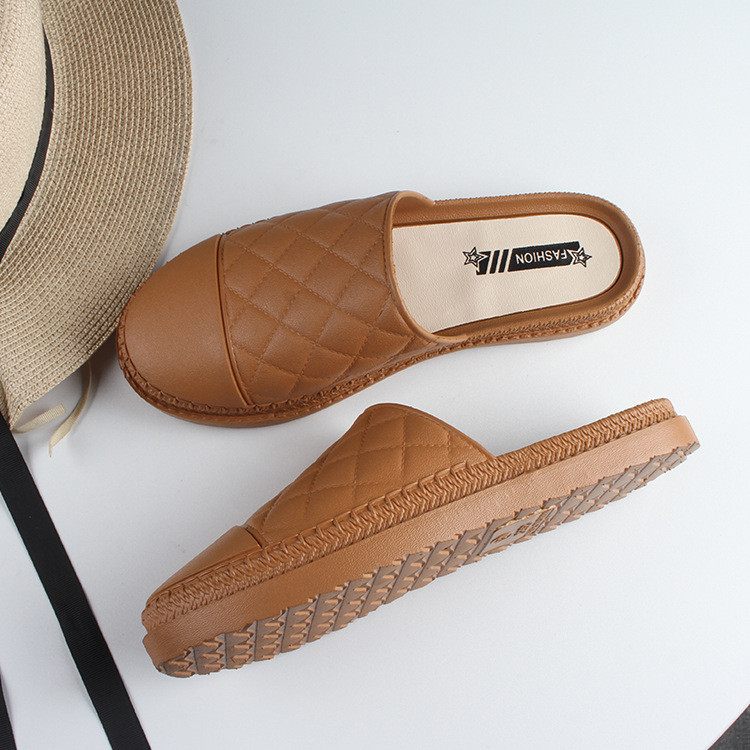 Vasaros moteriškos šlepetės 2023 m. Naujos vientisos spalvos PVC minkštu padu madingi sandalai, moteriški laisvalaikio plokščios neslystančios Baotou paplūdimio šlepetės